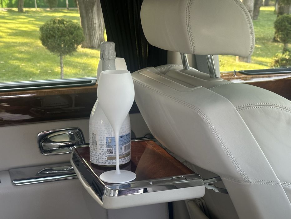 Închirieri limuzina Rolls Royce nunta botez filmari petreceri