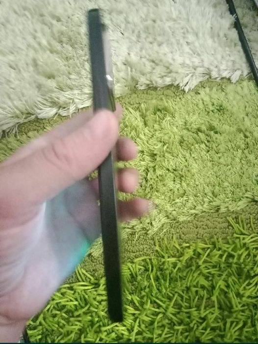 Продам телефон срочно