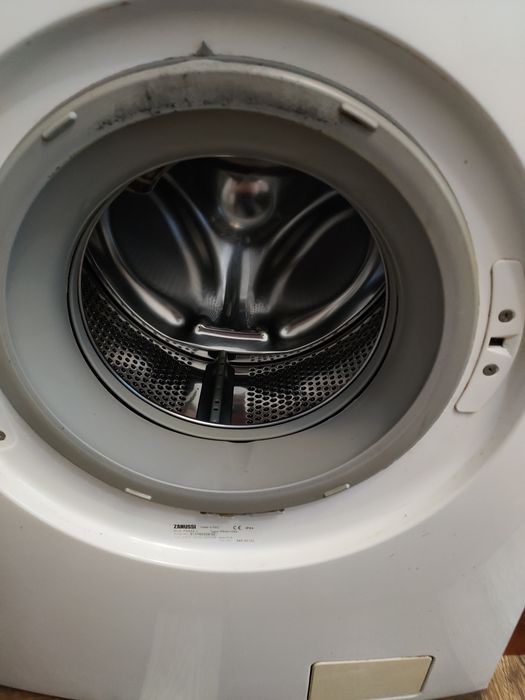 Стиральная машина Zanussi.
