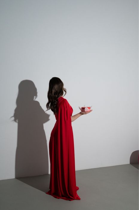 красное элегантное платье