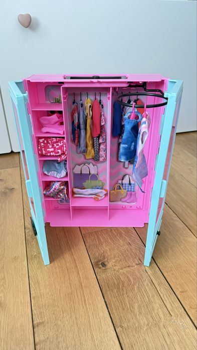 Къща и гардероб Barbie