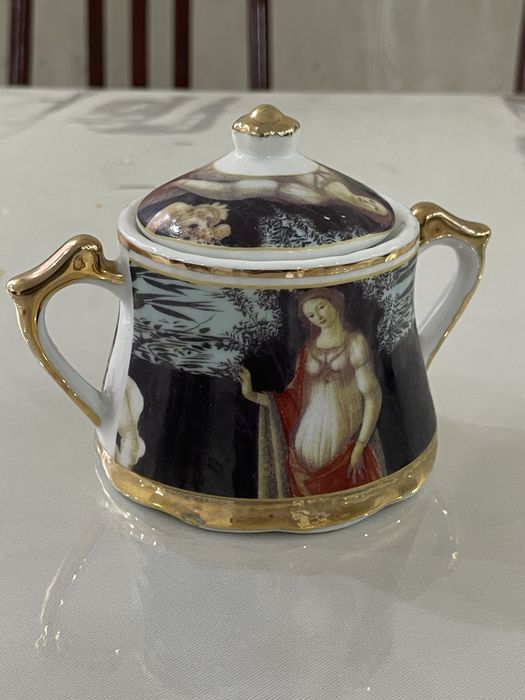 набор посуды Мадонна