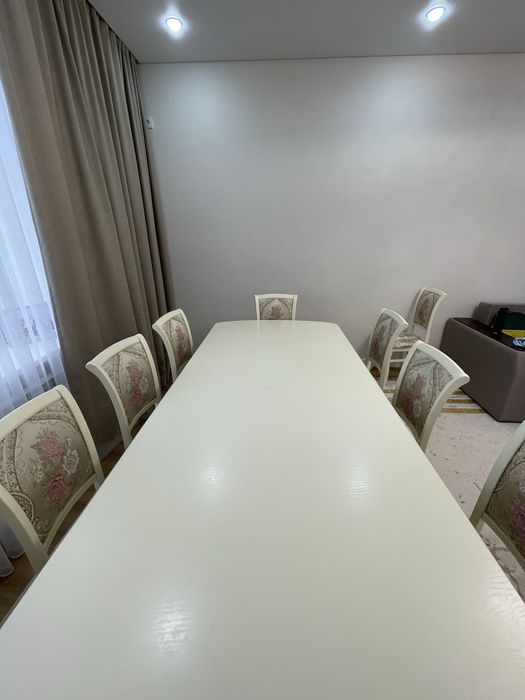 Продам гостинный стол