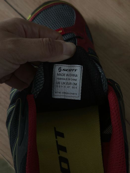 продам кроссовки