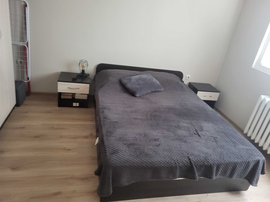 Спален комплект - легло с матрак, гардероб, нощни шкафчета и скрин