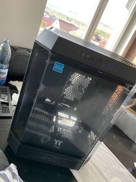 Carcasa Thermaltake Tower 600