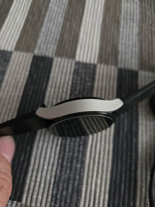 Продавам часовник Samsung Galaxy Watch 5 40mm BT