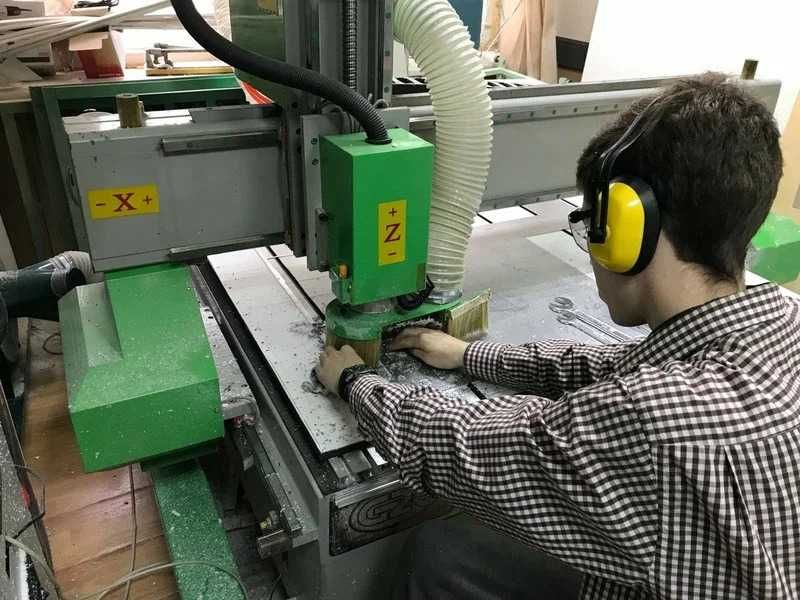 ЧПУ (Ровер) станокларда ишлашни ва чизишни 0-дан ургатаман