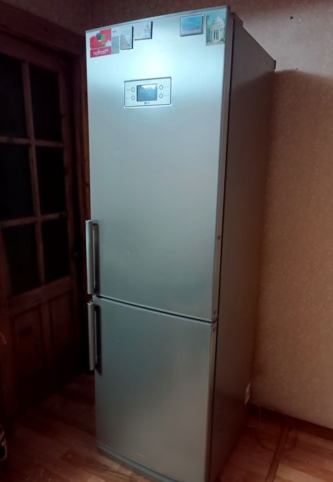 Холодильник двухкамерный LG