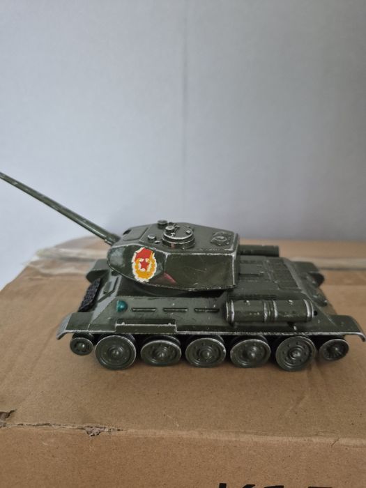 Продам  игрушки арсенал.