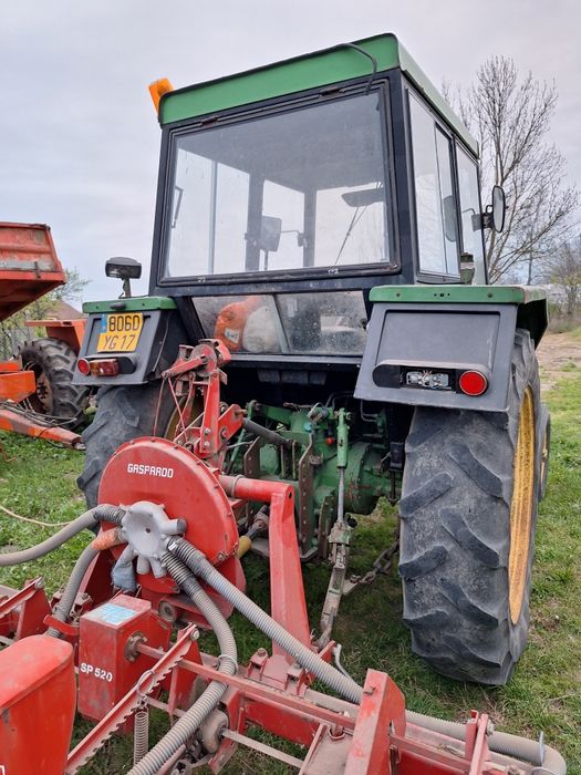 John   deere  2130