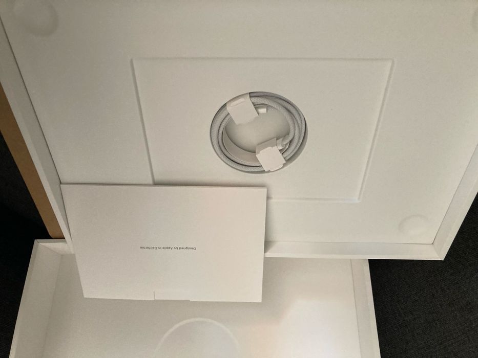 Macbook neo -чисто нов