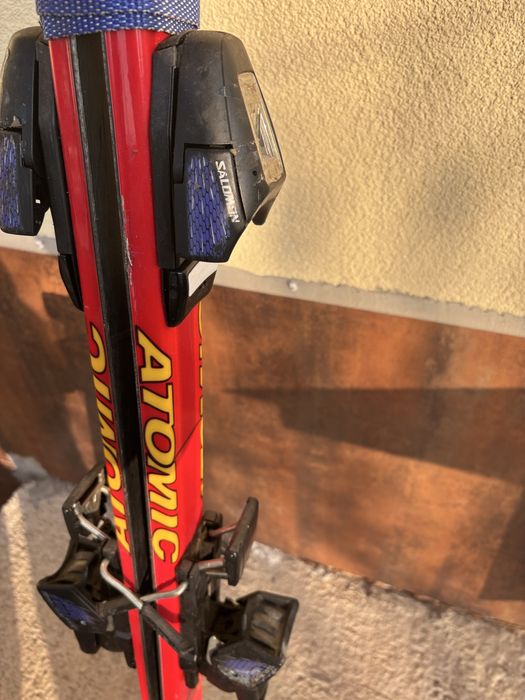 Ски обувки, ски и щеки