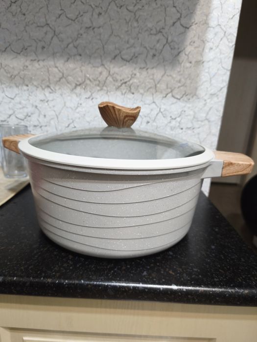 Продам кастрюлю Zwillon