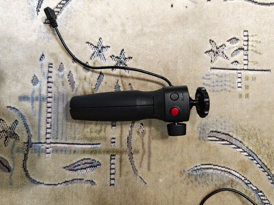 Kit foto-video vlogging Panasonic Lumix G110 + 2 Obiective (12-32mm & 25mm f/1.7) + Grip + Baterii extra