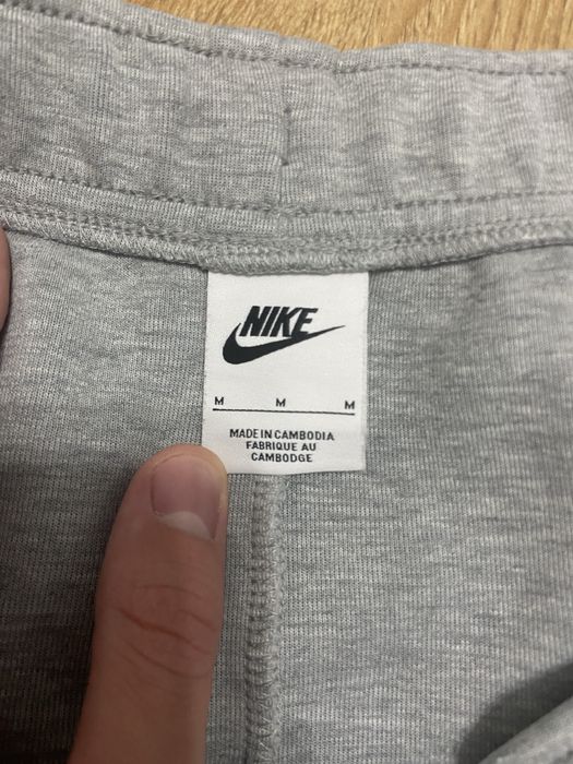 Pantaloni Nike Tech