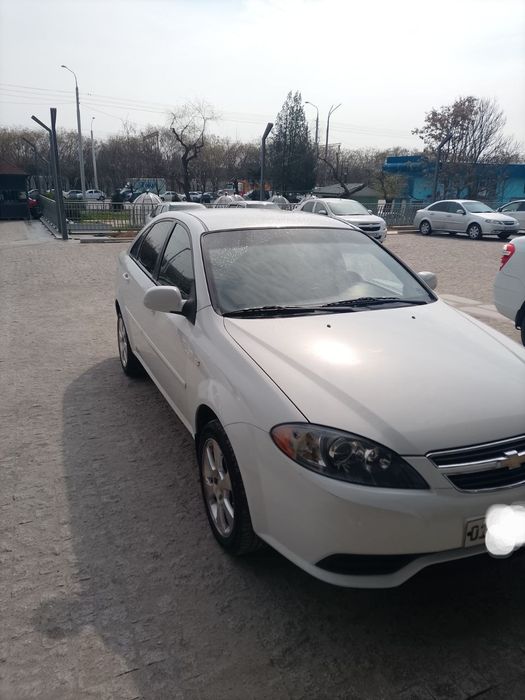 Срочно продаю Лачетти 1.8 2010г
