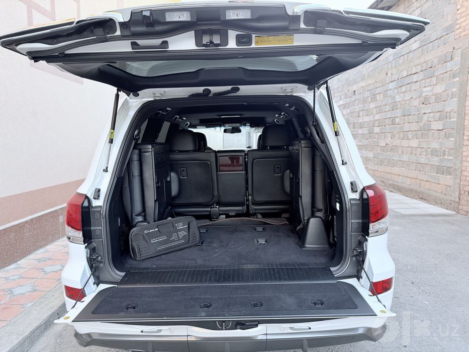 Lexus LX570 состояние идеальное