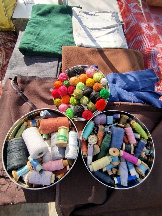 Материал и нитки