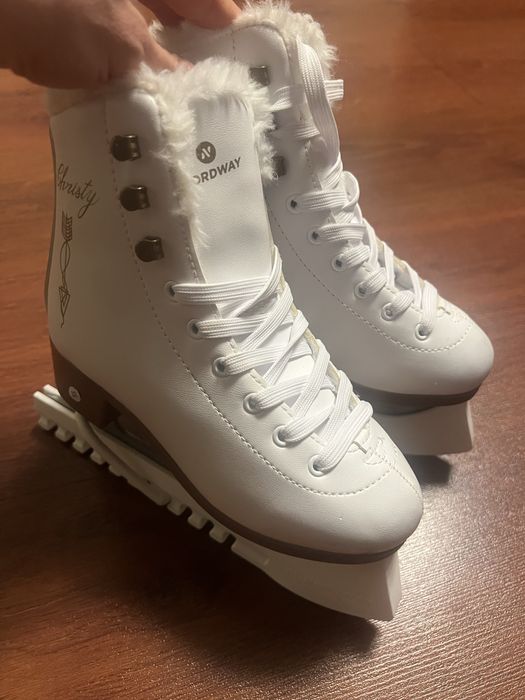 Фигурные коньки деовчка