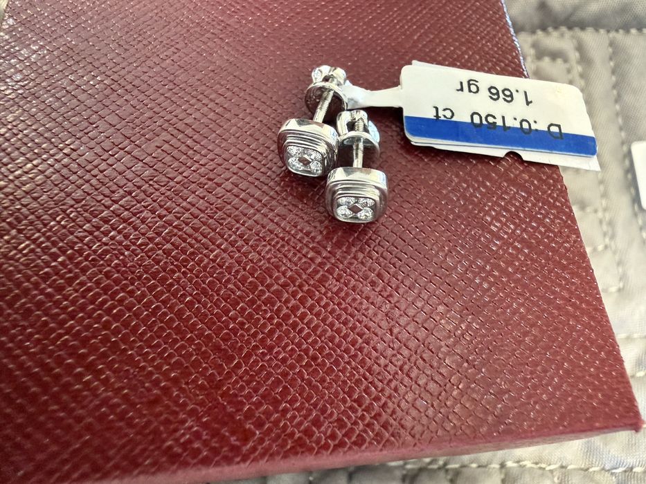 Пуссеты из белого золото