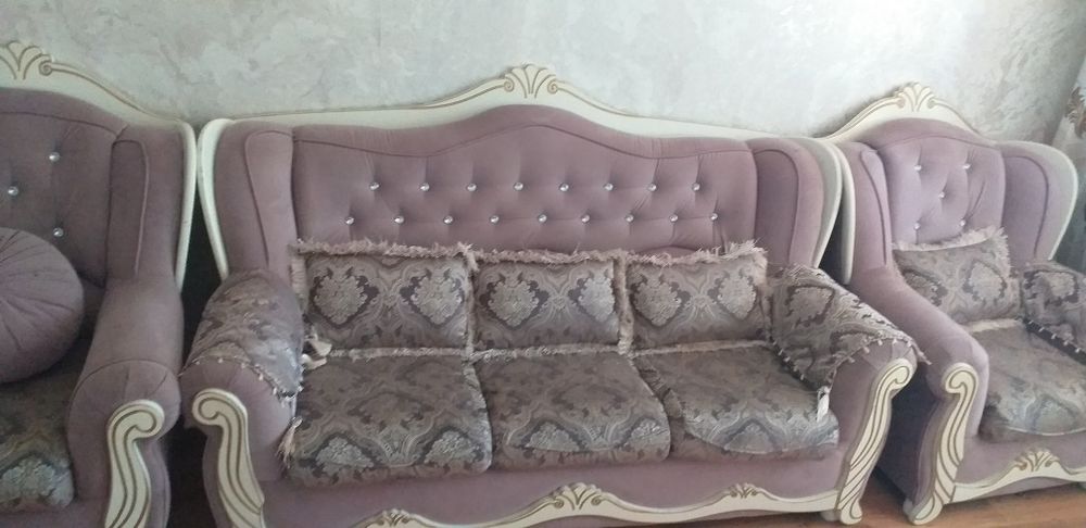 Диван сатылады .