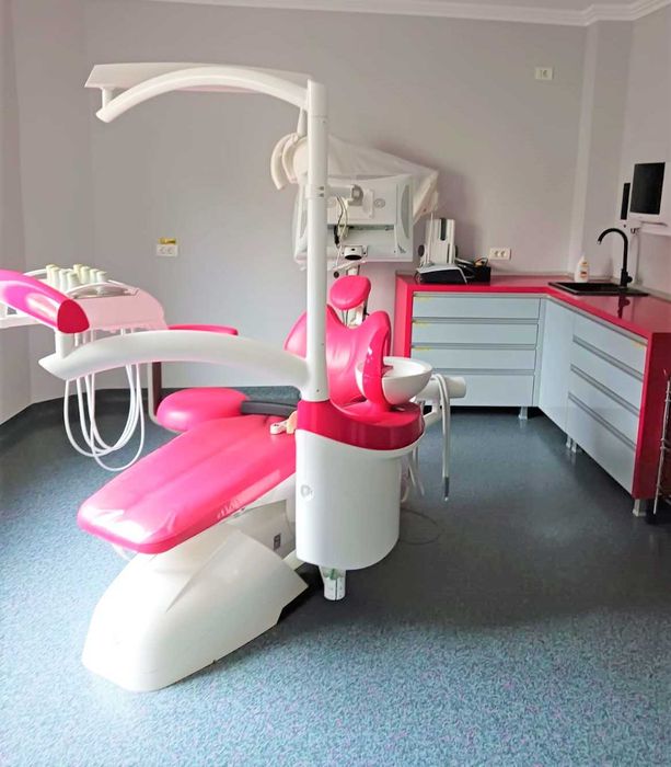 Unit dentar Chirana Effective cu furtune jos, aspiratie chirurgicala
