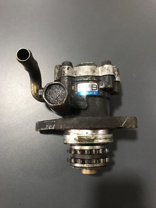 Помпа на сервоусилвател на волана за Nissan Almera Tino 2.2 Dci (2004) 4U105-B 22052093