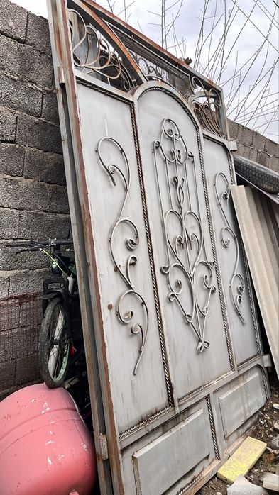 Новые ворота в отличном состачний