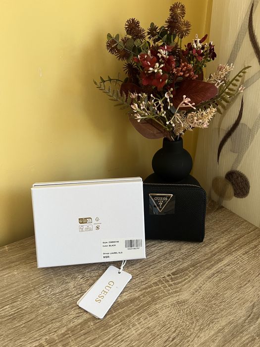Оригинално портмоне Guess - чисто ново
