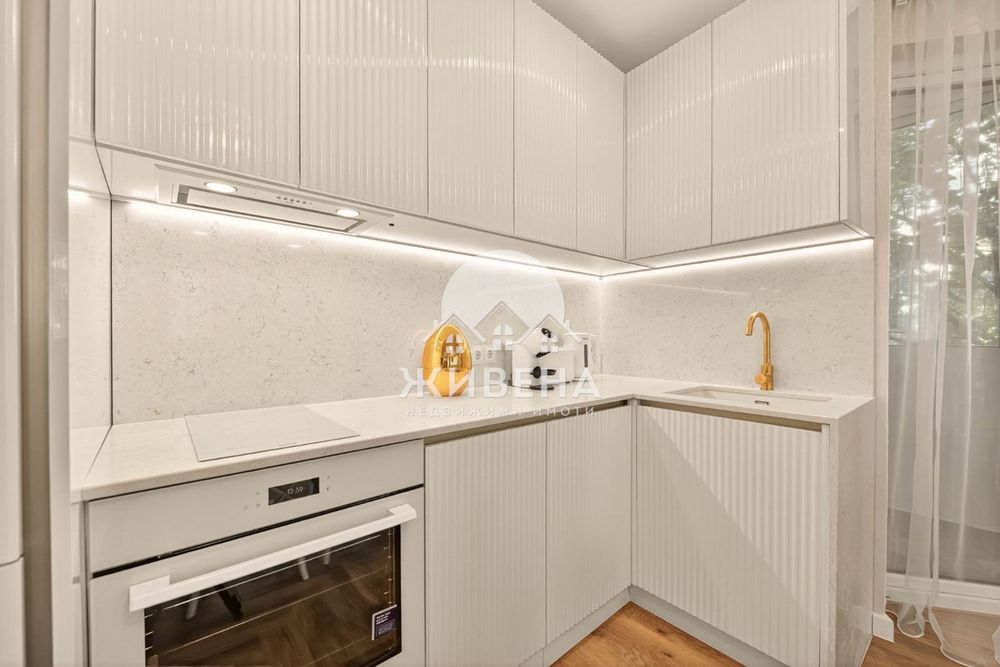 Дава се под наем Тристаен апартамент в Варна, Център - 99 кв.м за 1650 € - Снимка #5