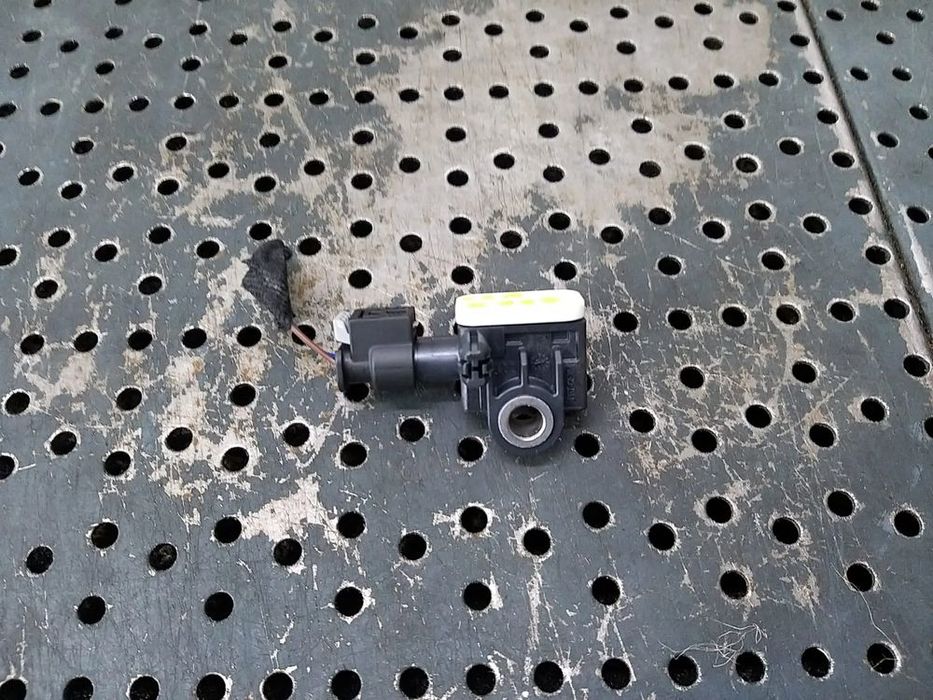 Senzor impact mercedes cla x117 a1668210151
