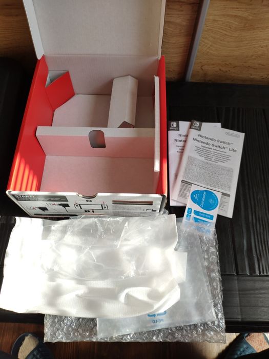 Конзола Nintendo Switch OLED
Цени :
Rabidds - 40 лв.
Spyro - 50 лв. 
T