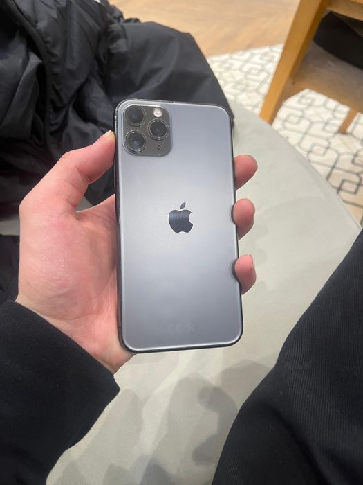 Продам Айфон 11 pro