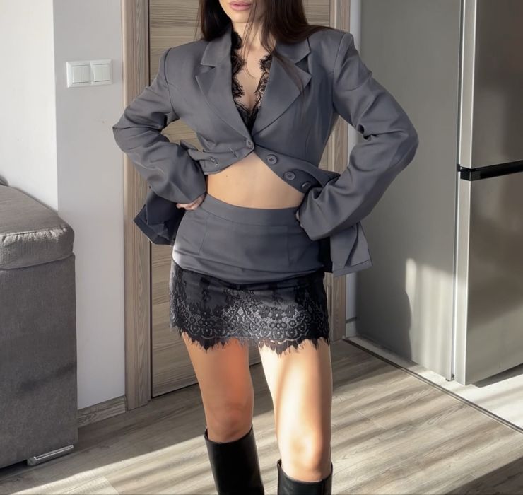 Нов комплект сако и пола