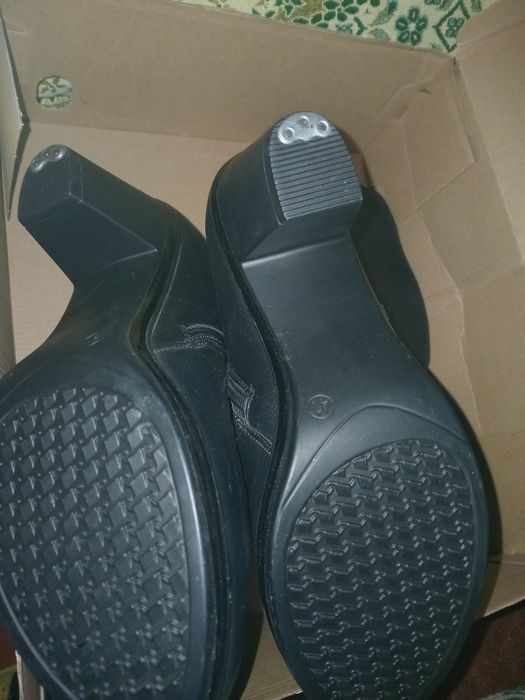 Продам женские сапоги