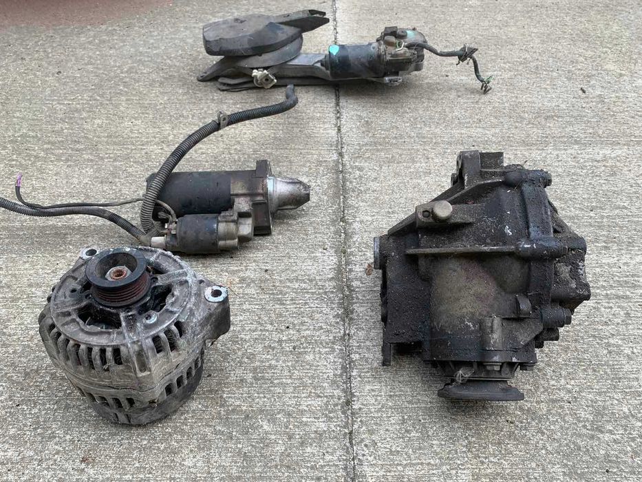 Мерцедес Е класа 2.8 бензин 4X4 Преден деферинциял ,стсртер,динамо,