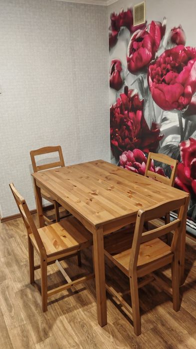 Продам стол и 4 стула