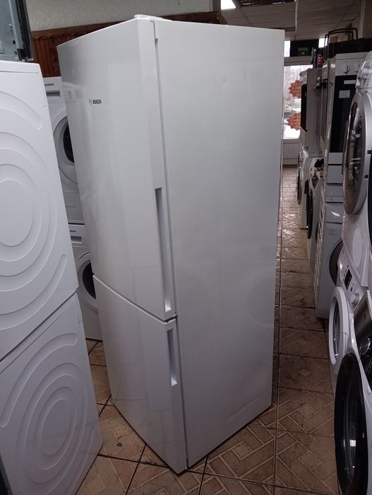 Като нов комбиниран хладилник с фризер Bosch А+++ 2 години Гаранция!