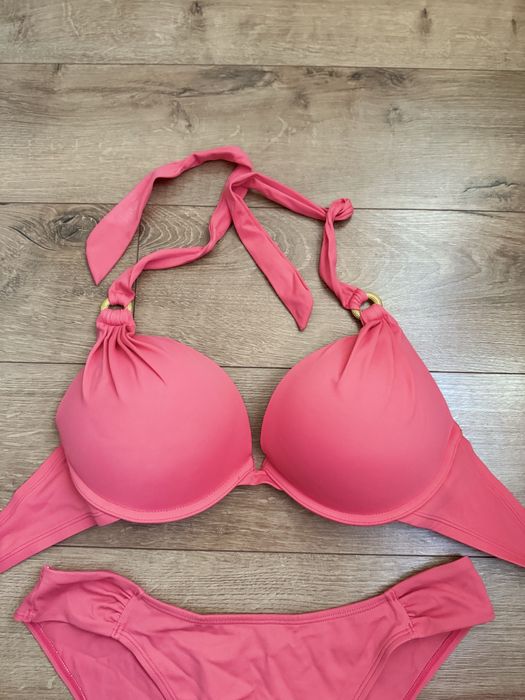 Бански - цвят корал с повдигащ ефект