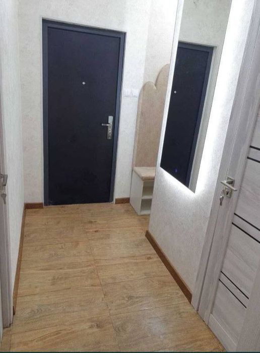 Turkiston metro oldida kvartira qizlarga srochno 1 ta qiz