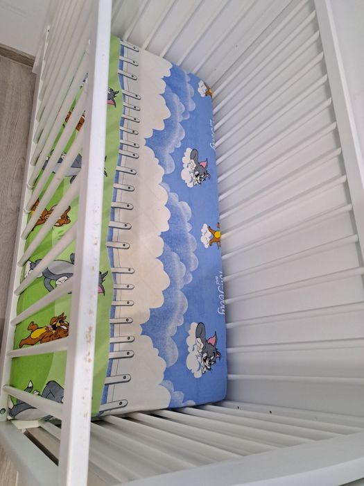 Patut din lemn, alb, cu lada de depozitare