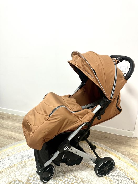 Детская прогулочная коляска
