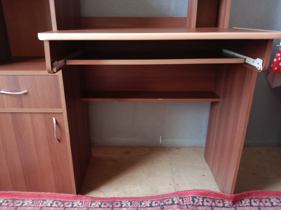 Продам компьютерный сто и диван
