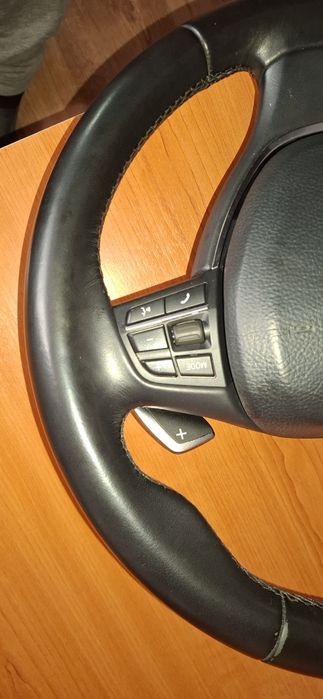 volan sport bmw f10/f11,cu padele,distronic,vibratii,stare perfecta!