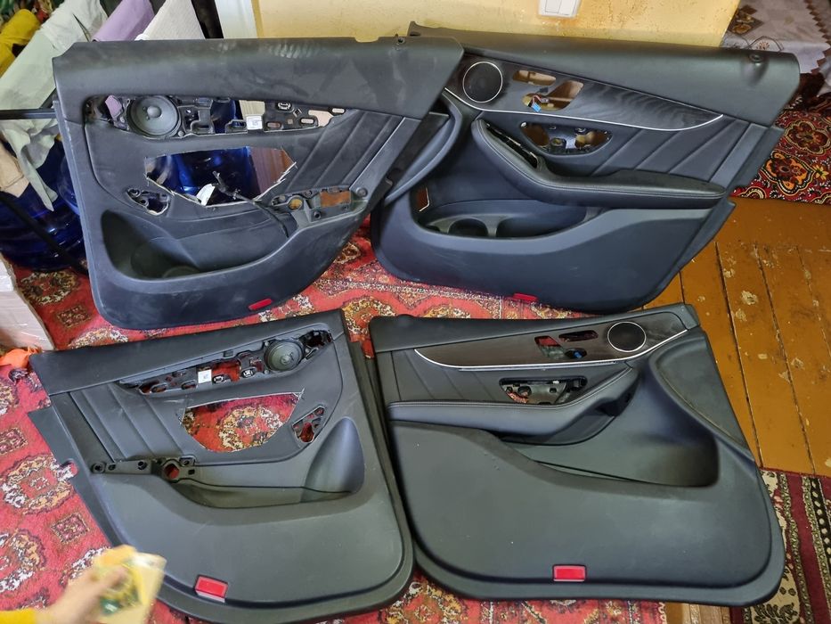 Мерс обшивка сотилади