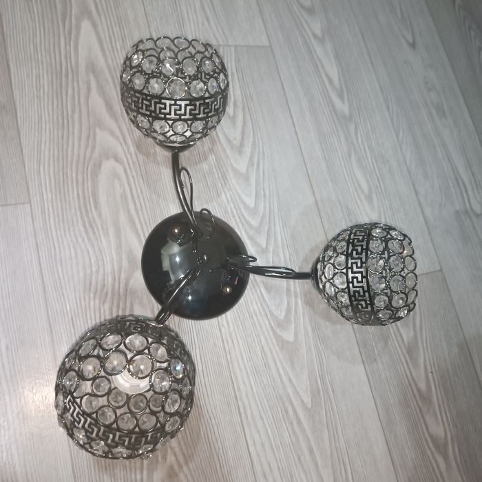 Продам люстру за 8000