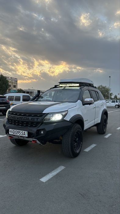 Traiblezer offroad full sotiladi