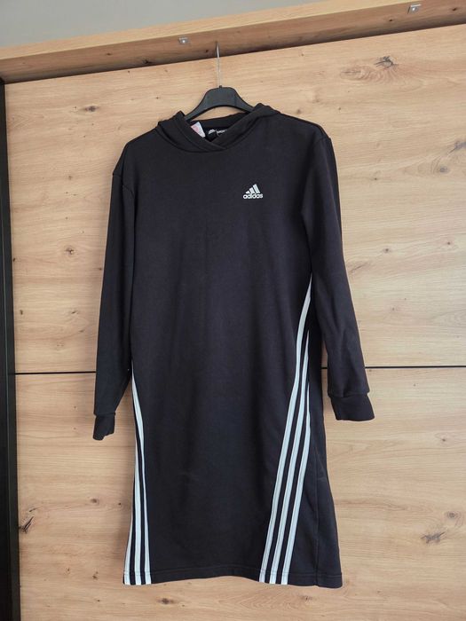 Рокля adidas L размер отговаря на М