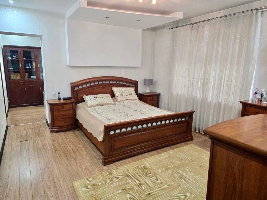 Ор-р Ул.Садык Азимова Мирабад центр, большая квартира 7 комнат 169м²